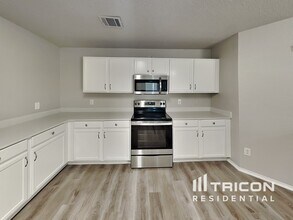 208 Vivian Dr in Waxahachie, TX - Building Photo - Building Photo