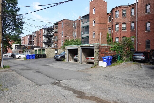 1855 Beacon St, Unit 1 in Brookline, MA - Building Photo - Building Photo