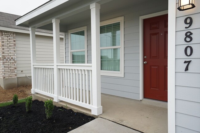 9807 Morgans Mills in San Antonio, TX - Foto de edificio - Building Photo