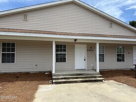 2605 Lagoon Knoll Dr in Panama City, FL - Building Photo