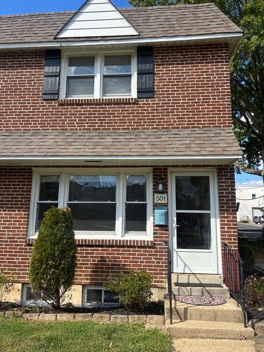 501 W Market St in West Chester, PA - Building Photo