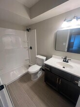 121 W 2nd St in Oconomowoc, WI - Building Photo - Building Photo