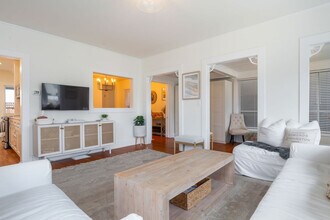 334 Edmonds St in Edmonds, WA - Building Photo - Building Photo