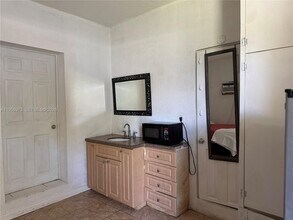 1822 Cleveland St in Hollywood, FL - Foto de edificio - Building Photo