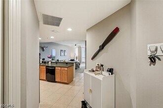 5781 Cape Harbour Dr in Cape Coral, FL - Foto de edificio - Building Photo