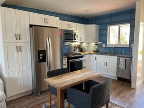 1026-1036 Gaviota Dr in Laguna Beach, CA - Building Photo - Building Photo