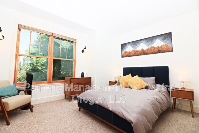 property at 577 W Jefferson Ave