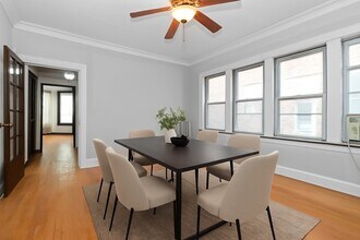 7422 S Bennett Ave in Chicago, IL - Building Photo - Building Photo