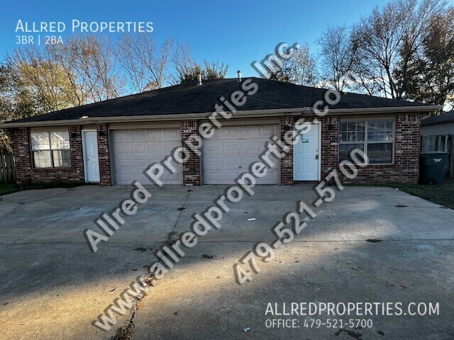 1675 Evalyn Cir in Fayetteville, AR - Building Photo