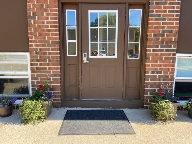 Belmont Apartments in Iowa City, IA - Foto de edificio - Building Photo
