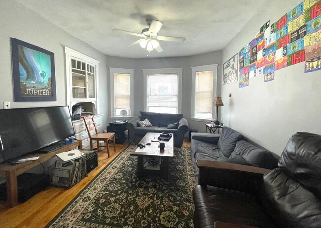 63 Frederick Ave in Medford, MA - Foto de edificio - Building Photo