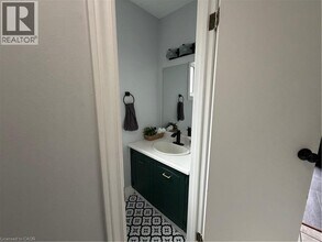 46 Cedarwoods Crescent in Kitchener, ON - Building Photo - Building Photo