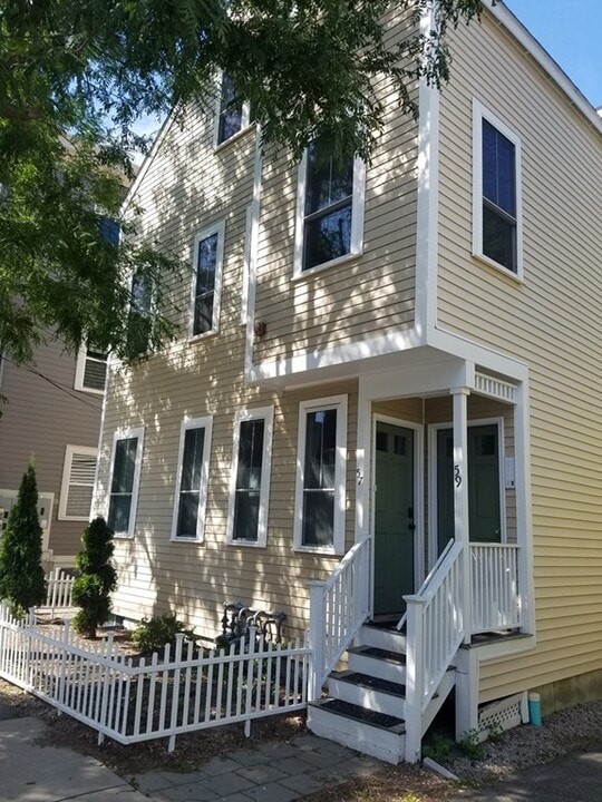 59 Howard St in Cambridge, MA - Building Photo