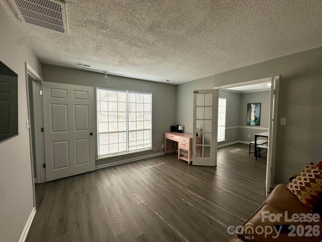 9501 Pondside Ln in Charlotte, NC - Building Photo - Building Photo