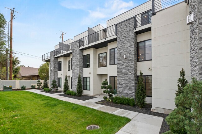 property at 2973 S Richmond St
