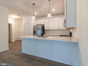 33530 Old Salt Ln in Lewes, DE - Foto de edificio - Building Photo