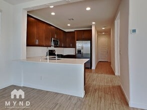 9233 W Roma Ave in Phoenix, AZ - Foto de edificio - Building Photo
