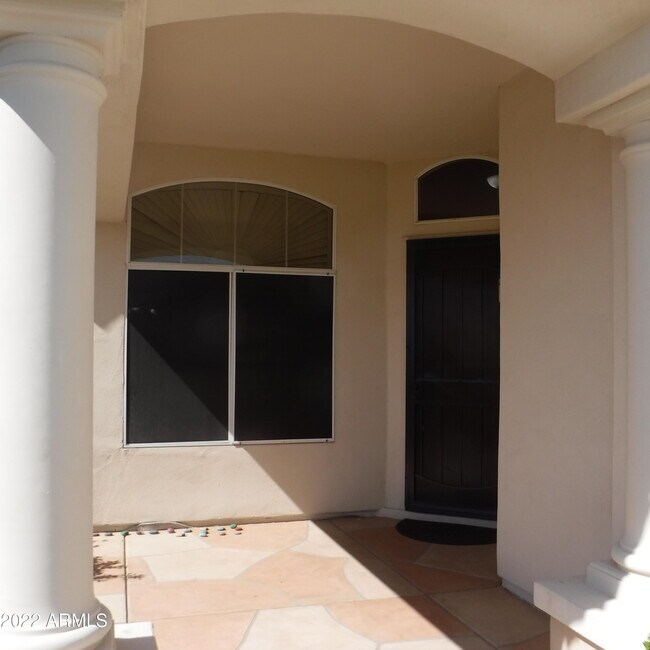 10142 E Meadow Hill Dr in Scottsdale, AZ - Building Photo - Building Photo