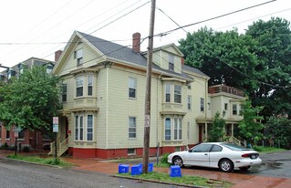 303 Brackett St Apartamentos