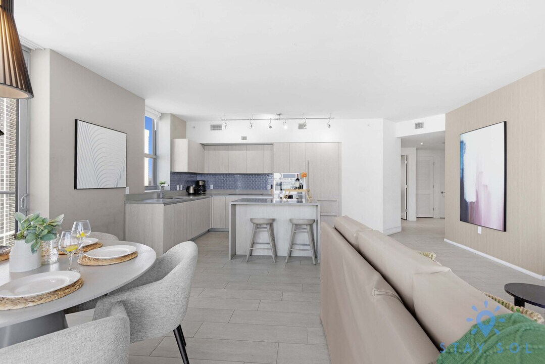 4010 S Ocean Dr in Hollywood, FL - Building Photo