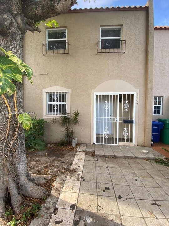 5497 NW 171 Terrace in Miami Gardens, FL - Building Photo
