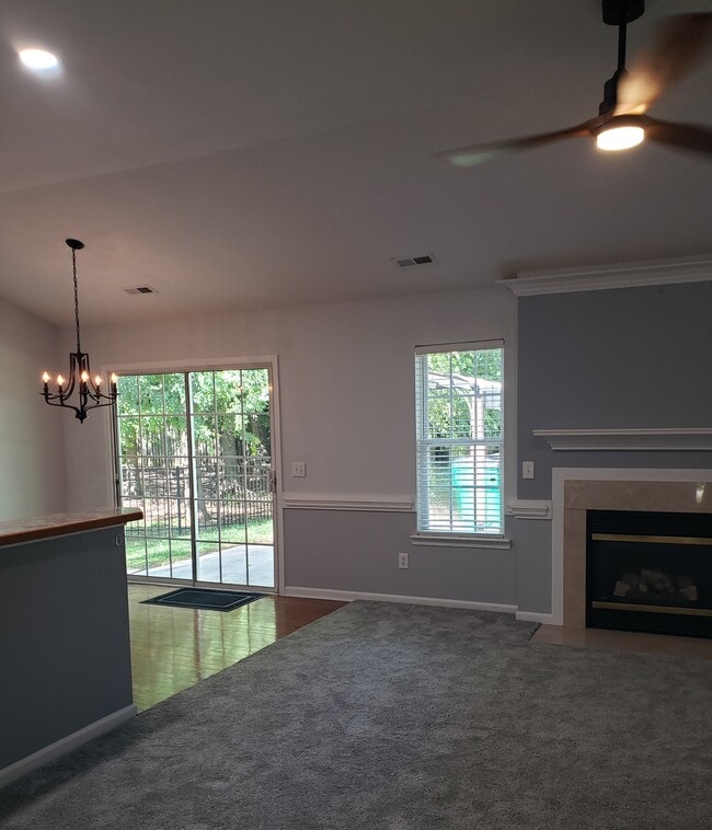 9302 Winston Hall Ct in Charlotte, NC - Foto de edificio - Building Photo