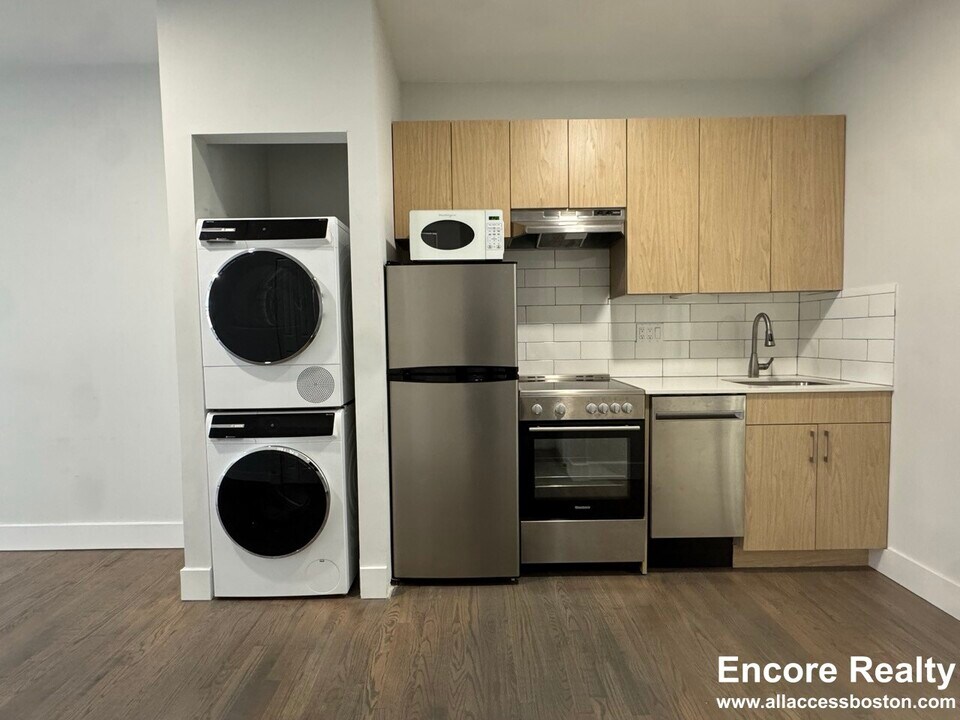 274 Newbury St, Unit 1 in Boston, MA - Foto de edificio