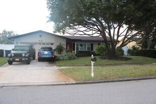 2243 Claiborne Dr in Clearwater, FL - Building Photo