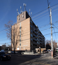 Donvale Manor in Toronto, ON - Building Photo - Building Photo