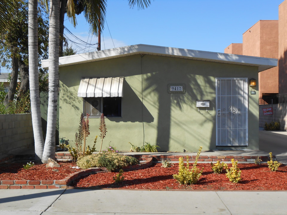 9417 Rose St, Unit 5 in Bellflower, CA - Building Photo
