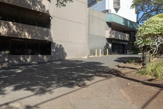 2040 Nuuanu Ave in Honolulu, HI - Foto de edificio - Building Photo