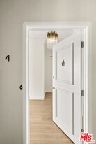 1326 Londonderry View Dr in Los Angeles, CA - Building Photo