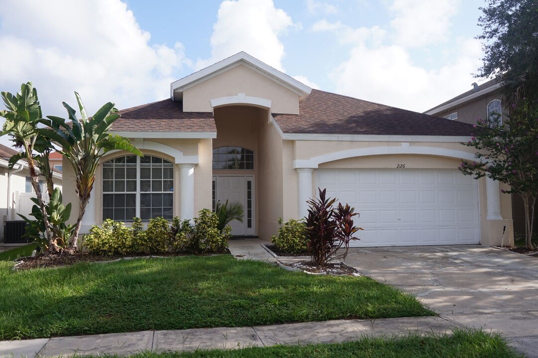 2126 Bridgeview Cir in Orlando, FL - Building Photo