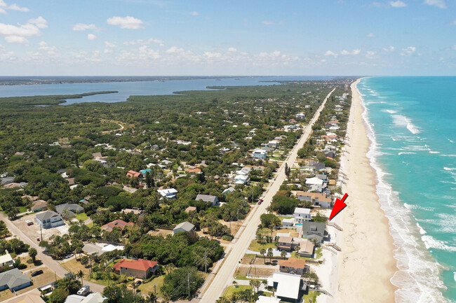 6845 S Hwy A1A in Melbourne Beach, FL - Foto de edificio - Building Photo