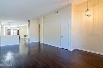 6347 W Saddlehorn Rd in Phoenix, AZ - Building Photo - Building Photo