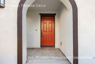 749 Daniel Freeman Cir in Inglewood, CA - Building Photo