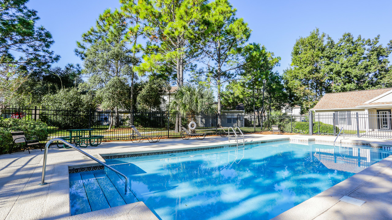 Pinewood Pointe Apartments in Jacksonville, FL - Foto de edificio