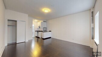 35 E 65th St in New York, NY - Building Photo