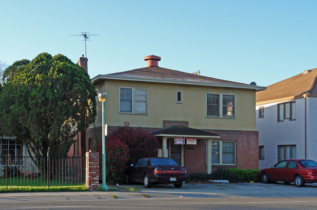 2060 Sutterville Rd in Sacramento, CA - Foto de edificio - Building Photo