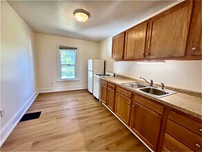 521 Burbank Ave-Unit -2 in Woodstock, IL - Building Photo - Building Photo