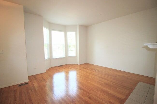 365 Bradbury Ln in Bartlett, IL - Building Photo - Building Photo