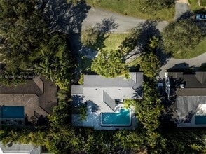1350 Mendavia Ave in Coral Gables, FL - Building Photo - Building Photo