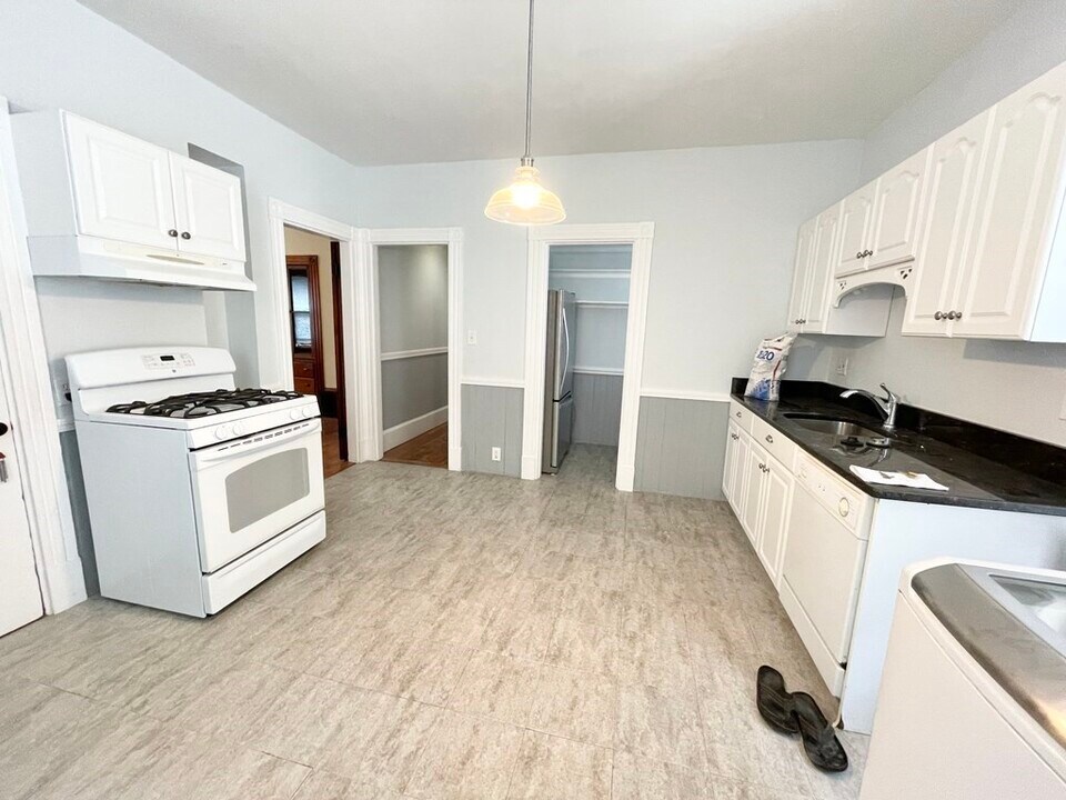 67 Roseclair St, Unit 1 in Boston, MA - Foto de edificio