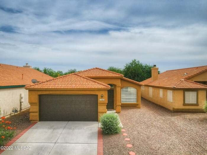 3633 W Camino De Caliope in Tucson, AZ - Building Photo