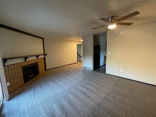 1326 Holland Park Blvd in Colorado Springs, CO - Building Photo - Building Photo