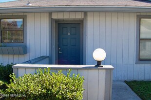 1290 Jefferson Ave in Orange Park, FL - Building Photo