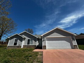 21955 Lafayette Rd in Waynesville, MO - Building Photo