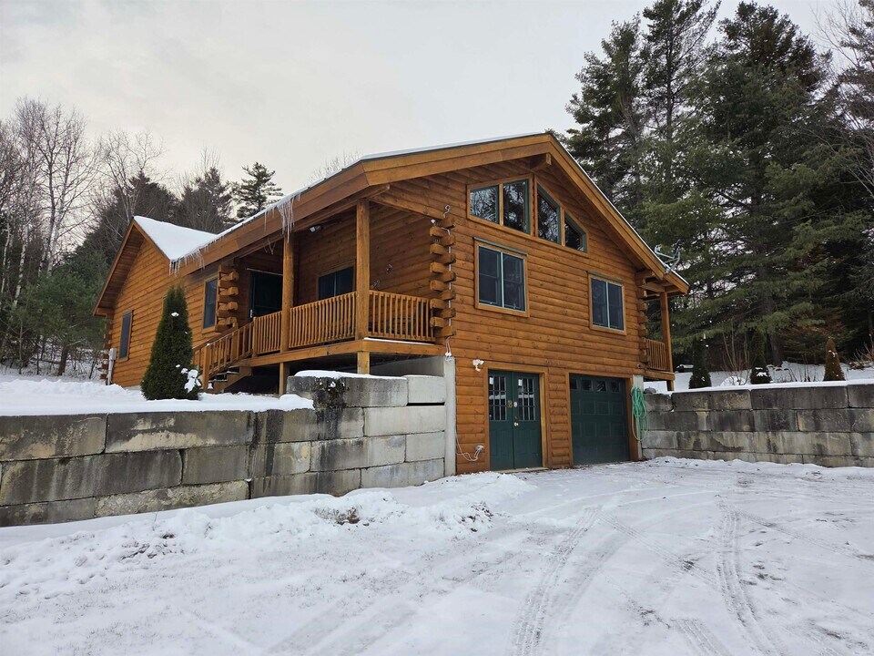 18 Mirror Lk Hts in Canaan, NH - Building Photo
