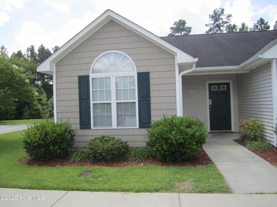 3844 Blue Grass Ct in New Bern, NC - Building Photo