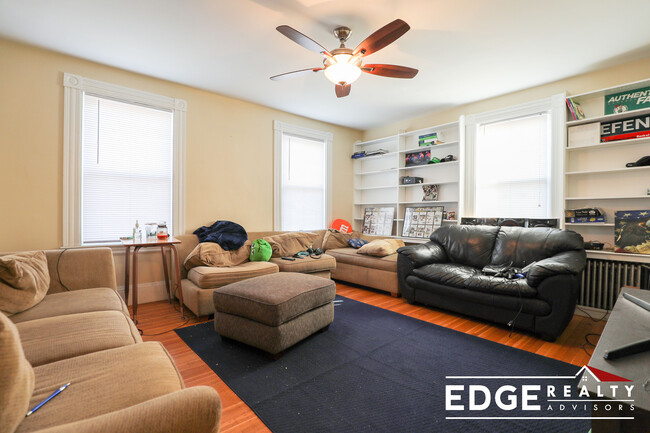 60 Parsons St, Unit 2 in Boston, MA - Foto de edificio - Building Photo
